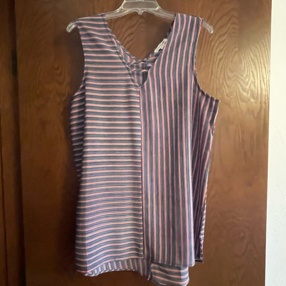 Simply Noelle sleeveless top